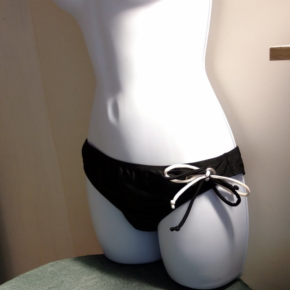 Cali Wave  Medium  Black Bikini Bottoms